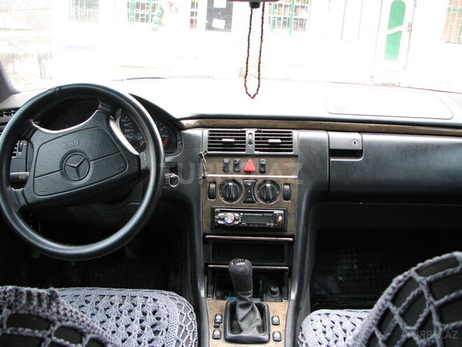 Mercedes E 230 1996, 377,000 km - 2.3 л - Şəki