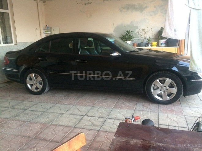 Mercedes E 220 2002, 332,000 km - 2.2 l - Sumqayıt