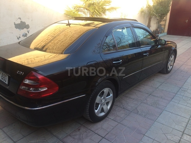 Mercedes E 220 2002, 332,000 km - 2.2 l - Sumqayıt