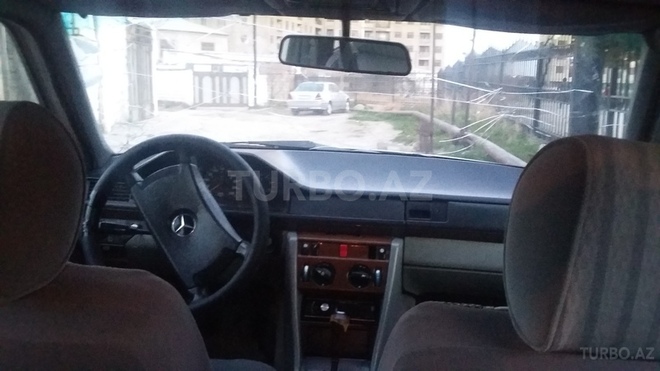 Mercedes E 200 1989, 250,000 km - 2.0 l - Bakı