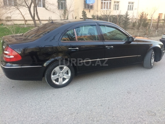 Mercedes E 220 2002, 332,000 km - 2.2 l - Sumqayıt