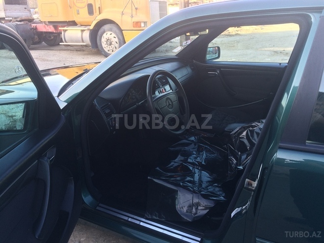 Mercedes C 220 1999, 218,000 km - 2.2 л - Xırdalan