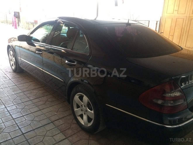 Mercedes E 220 2002, 332,000 km - 2.2 l - Sumqayıt