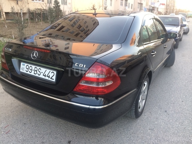 Mercedes E 220 2002, 332,000 km - 2.2 l - Sumqayıt