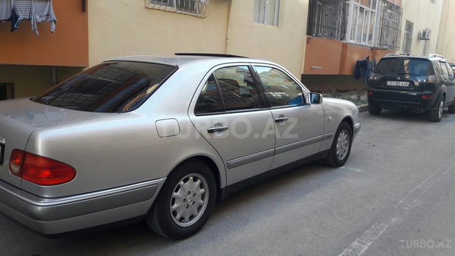 Mercedes E 200 1998, 144,000 km - 2.0 l - Bakı