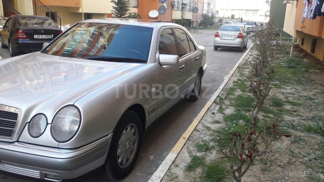 Mercedes E 200 1998, 144,000 km - 2.0 l - Bakı
