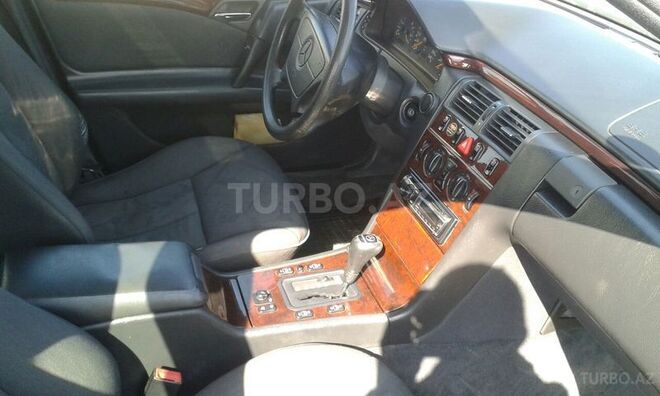 Mercedes E 230 1996, 250,000 km - 2.3 l - Bakı