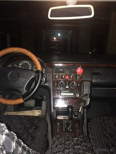 Mercedes E 220 1998, 300,000 km - 2.2 l - Bakı
