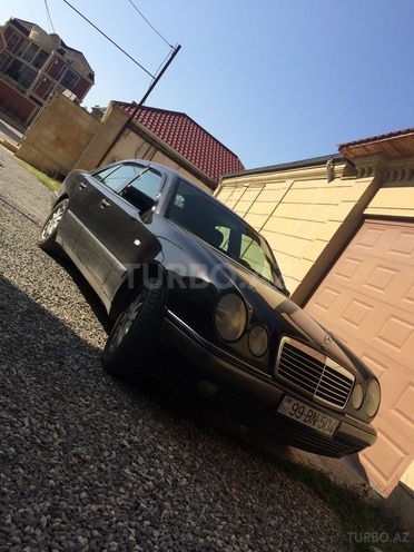 Mercedes E 220 1998, 300,000 km - 2.2 l - Bakı