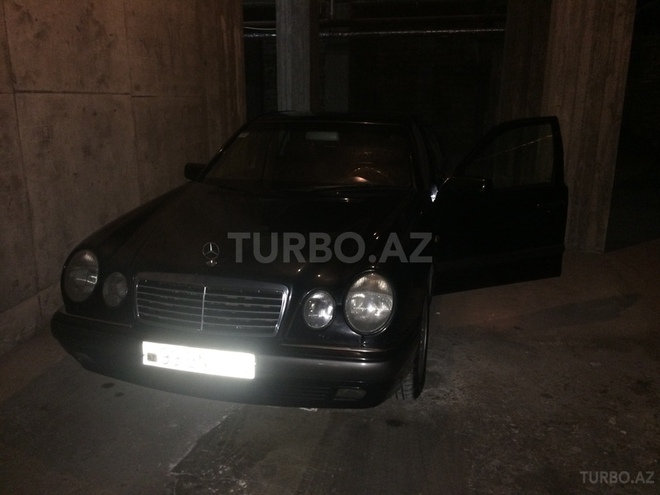 Mercedes E 220 1998, 300,000 km - 2.2 l - Bakı