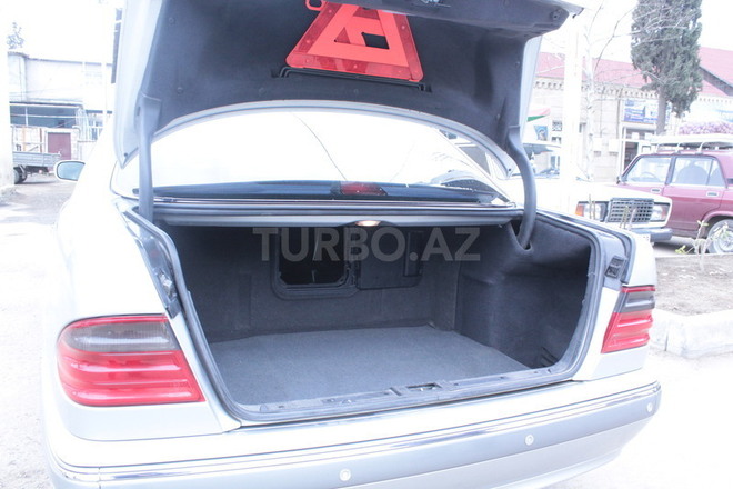 Mercedes E 200 1997, 225,720 km - 2.0 л - Tovuz