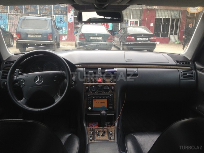 Mercedes E 240 2000, 24,000 km - 0.3 l - Bakı