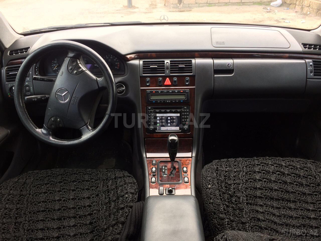 Mercedes E 240 2001, 208,453 km - 2.6 l - Bakı