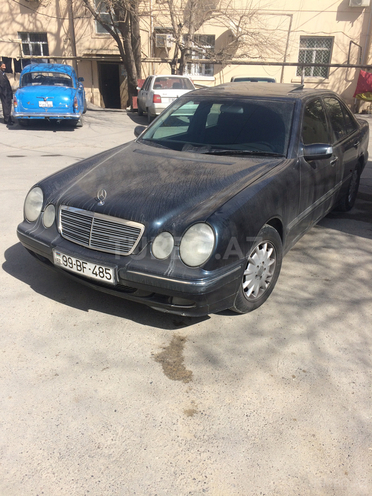 Mercedes E 240 2001, 208,453 km - 2.6 l - Bakı