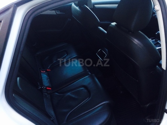 Audi A4 2011, 135,000 km - 2.0 л - Bakı