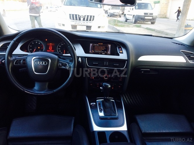 Audi A4 2011, 135,000 km - 2.0 л - Bakı