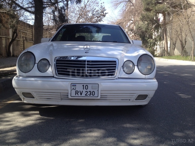 Mercedes E 230 1995, 330,000 km - 2.3 л - Bakı