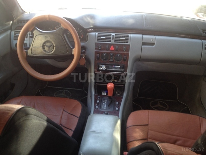 Mercedes E 230 1995, 330,000 km - 2.3 л - Bakı