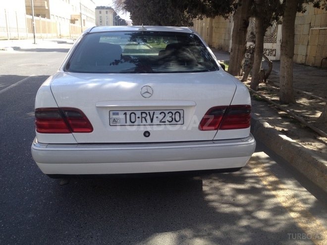 Mercedes E 230 1995, 330,000 km - 2.3 л - Bakı