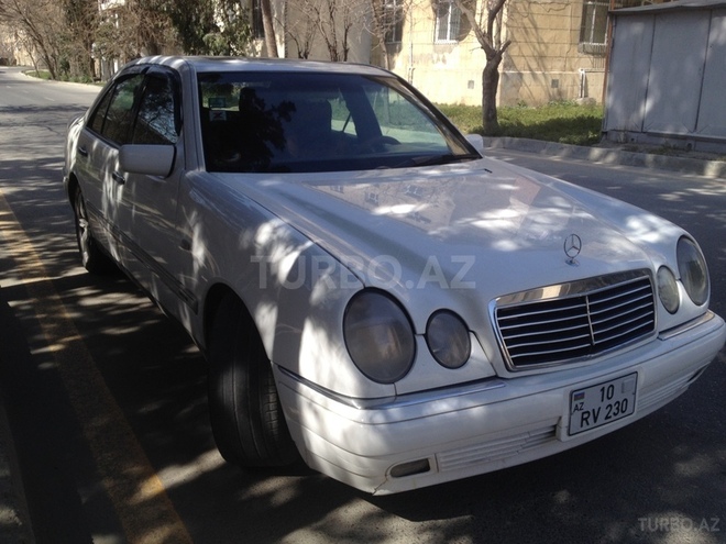 Mercedes E 230 1995, 330,000 km - 2.3 л - Bakı