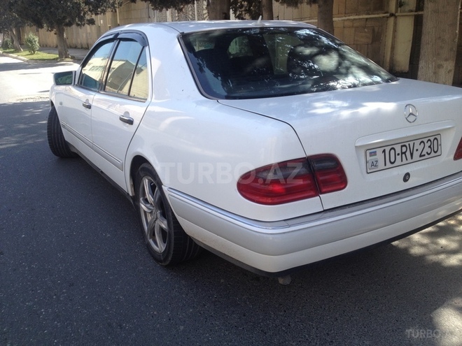 Mercedes E 230 1995, 330,000 km - 2.3 л - Bakı