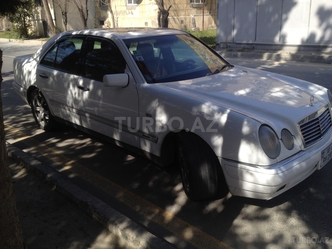 Mercedes E 230 1995, 330,000 km - 2.3 л - Bakı