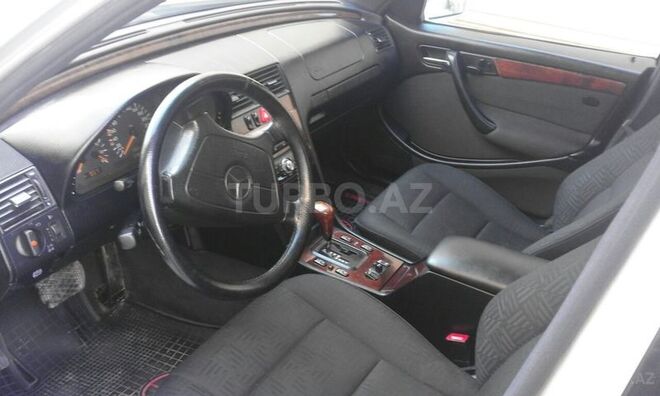 Mercedes C 240 1997, 210,000 km - 2.4 l - Bakı