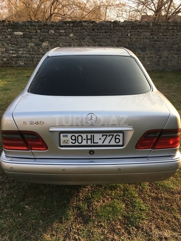 Mercedes E 240 1997, 310,000 km - 2.4 l - Zaqatala