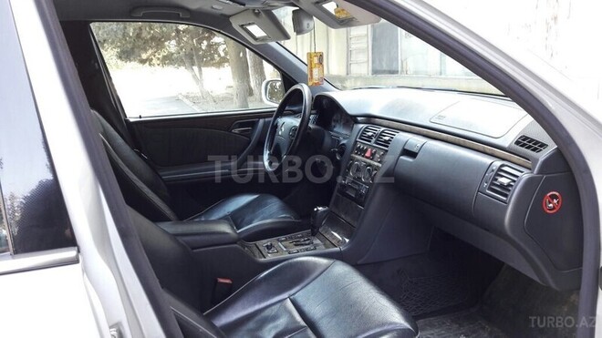 Mercedes E 270 2001, 276,000 km - 2.7 l - Bakı