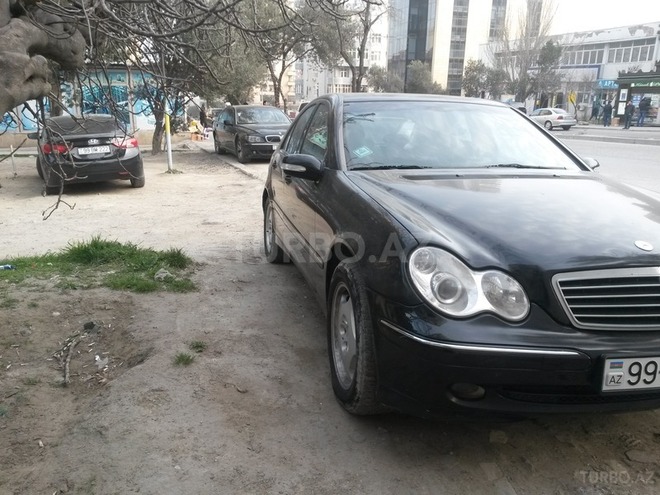 Mercedes C 240 2002, 121,900 km - 2.6 l - Bakı