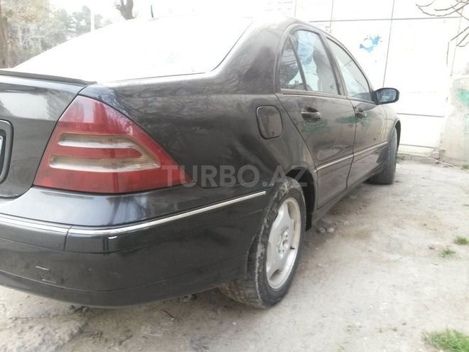 Mercedes C 240 2002, 121,900 km - 2.6 l - Bakı