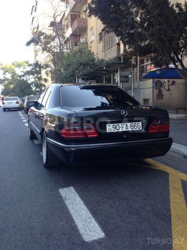 Mercedes E 240 1999, 280,000 km - 0.3 l - Bakı