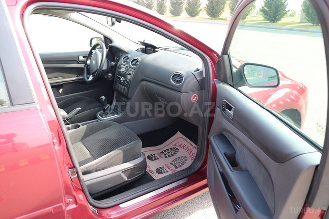 Ford Focus 2005, 267,000 km - 1.6 l - Gəncə