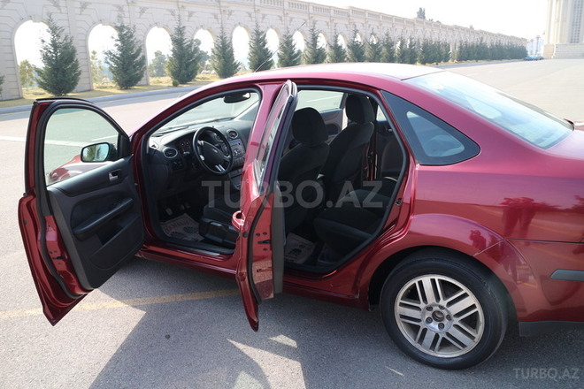 Ford Focus 2005, 267,000 km - 1.6 l - Gəncə
