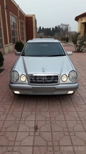 Mercedes E 200 1998, 146,000 km - 2.0 л - Bakı