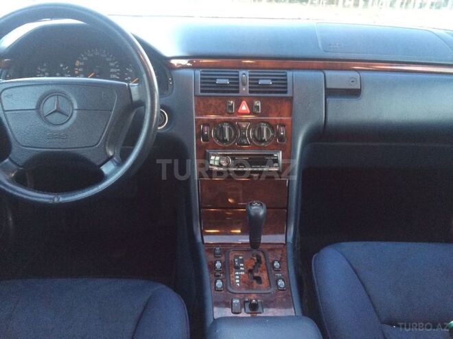 Mercedes E 200 1998, 146,000 km - 2.0 л - Bakı