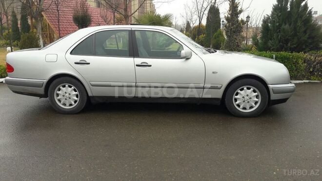 Mercedes E 200 1998, 146,000 km - 2.0 л - Bakı