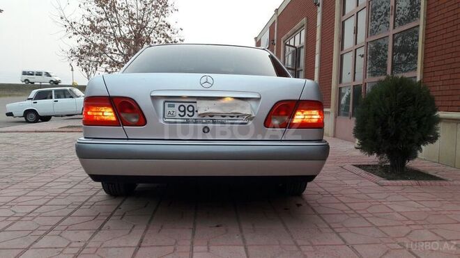 Mercedes E 200 1998, 146,000 km - 2.0 л - Bakı