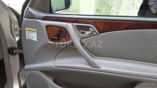 Mercedes E 320 2001, 247,000 km - 3.2 l - Bakı