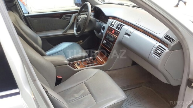 Mercedes E 320 2001, 247,000 km - 3.2 l - Bakı