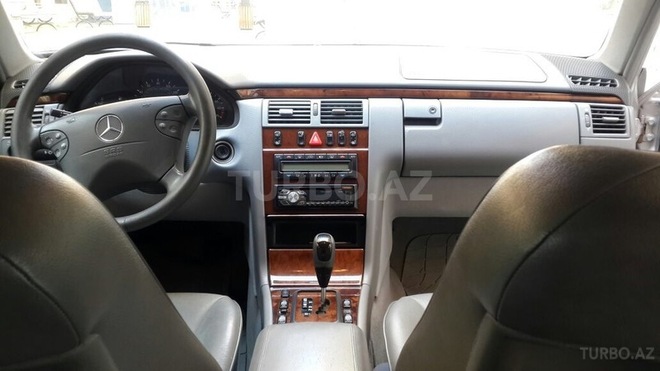 Mercedes E 320 2001, 247,000 km - 3.2 l - Bakı