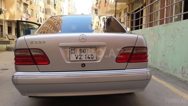 Mercedes E 320 2001, 247,000 km - 3.2 l - Bakı