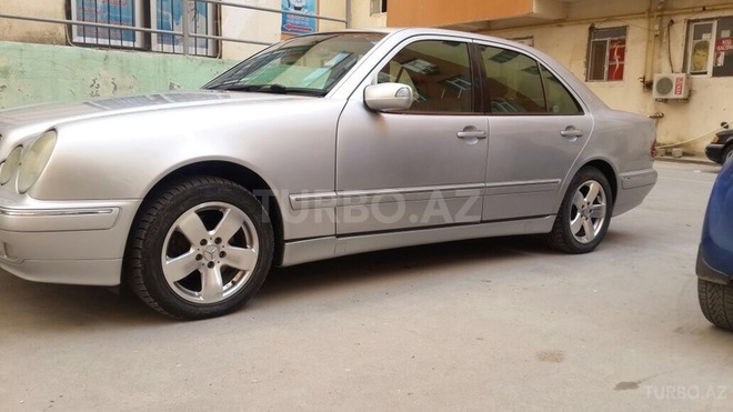 Mercedes E 320 2001, 247,000 km - 3.2 l - Bakı