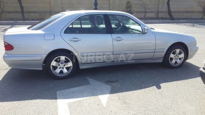 Mercedes E 320 2001, 247,000 km - 3.2 l - Bakı