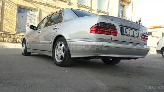 Mercedes E 270 2001, 270,000 km - 2.7 l - Bakı
