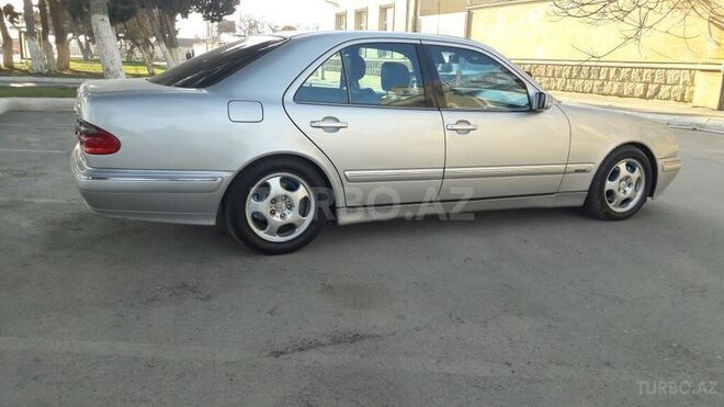 Mercedes E 270 2001, 270,000 km - 2.7 l - Bakı