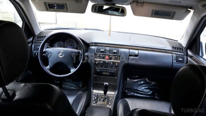 Mercedes E 270 2001, 270,000 km - 2.7 l - Bakı