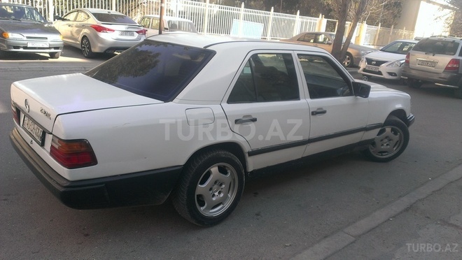 Mercedes E 230 1987, 100,000 km - 2.3 л - Bakı