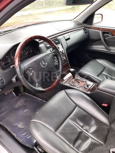 Mercedes E 220 2001, 304,149 km - 2.2 l - Saatlı
