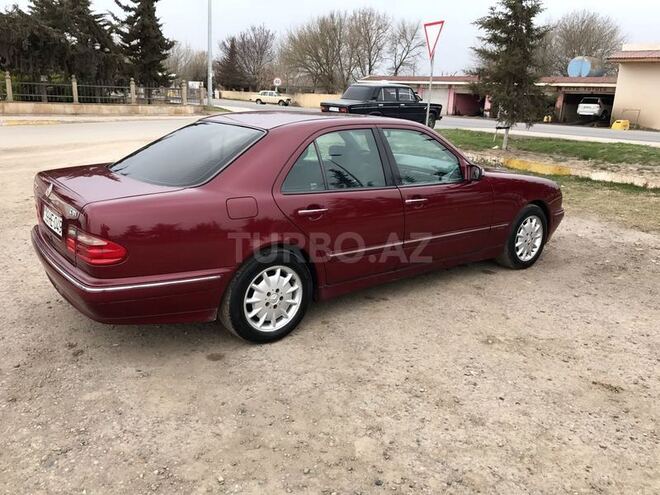 Mercedes E 220 2001, 304,149 km - 2.2 l - Saatlı